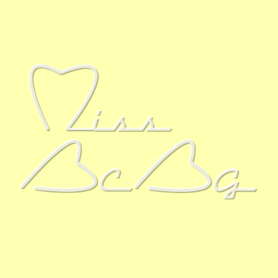 Miss BCBG Yellow Square, par Xavier E. G. Dierick